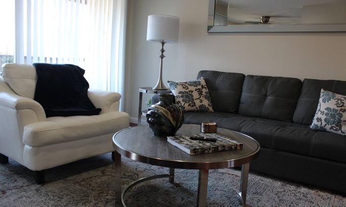 Westlake Village Apartment | Traveling professionals love it here!