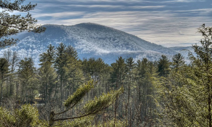 Hidden Lake Cabin | Traveller - Cherry Log