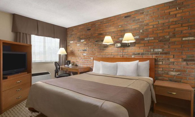 Thunder Bay Hotel | Travelodge by Wyndham Thunder Bay ON