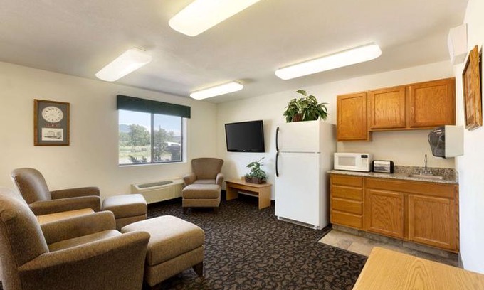 Yampa Hotel | Travelodge by Wyndham Yampa