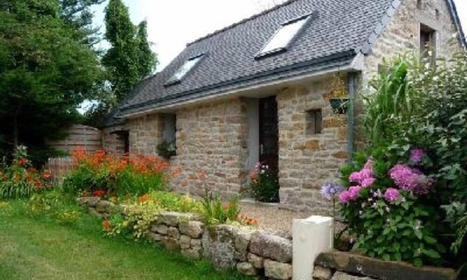 Tredrez-Locquemeau House | Tredrez Locquemeau: Country holiday home - Trédrez Locquémeau