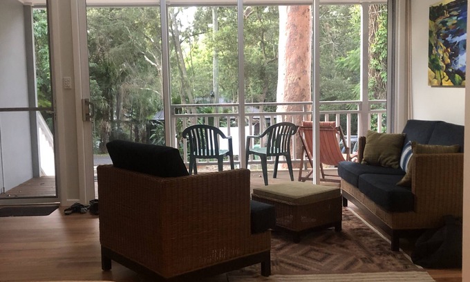 Pearl Beach House | "Tree Breeze, on the sunny side of the street"