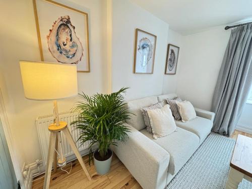 Stratton House | Tree Hill Cottage, Sleeps 4, Stratton, Bude