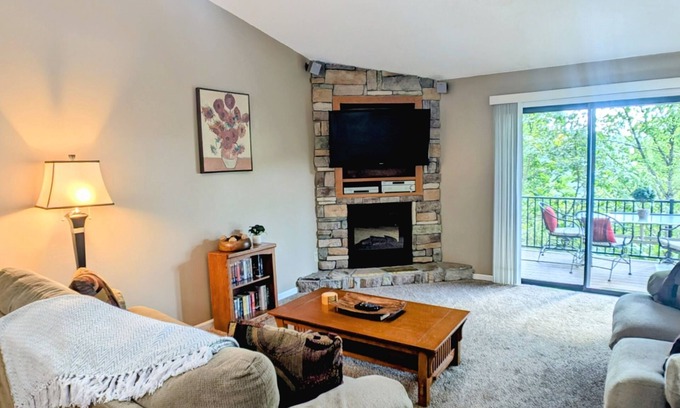 Table Rock Condo | Tree Top Terrace~NEW LISTING!~Pointe Royale Resort~Pools~Hottub