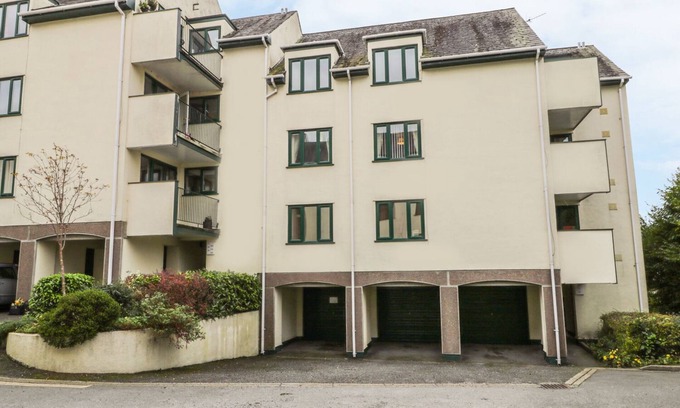Bowness-on-Windermere Cottage | TREE TOPS VIEW in Bowness-On-Windermere