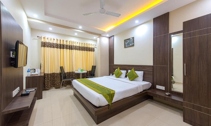 Kalighat Hotel | Treebo Globe International Near Kalighat Mandir