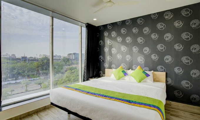 Udhna Hotel | Treebo Grand Lotus