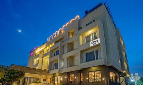 Panch Batti Hotel | Treebo Premium Baramasi By Jai Club Prime