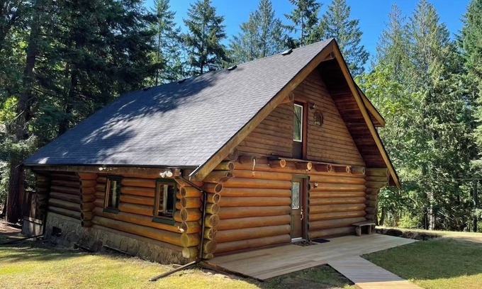 North Oyster Bed & Breakfast | TreeHouse Nook Bed & Breakfast