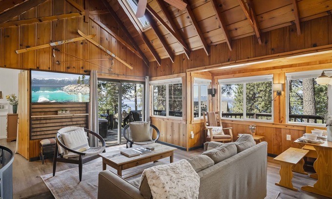 Brockway House | Treehouse Tahoe Cabin | Cozy 1-Bed Retreat with Hot Tub, Fireplace & Pet-Friendl