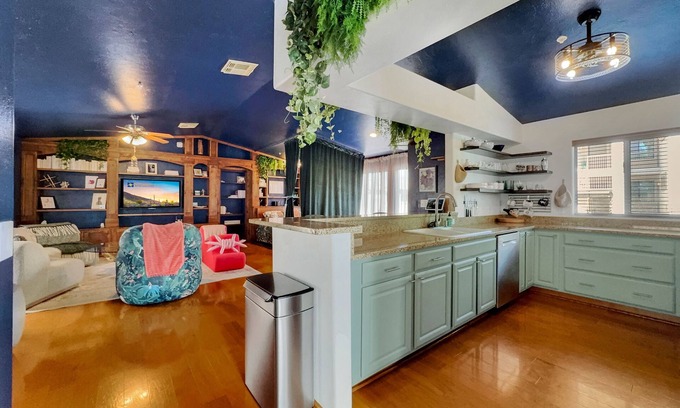 Rio Del Sol House | Treehouse Vibe Special Studio! 30 Night Min.