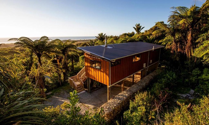 Punakaiki House | Treescapes - Rainforest Hot Tub 2km from Punakaiki