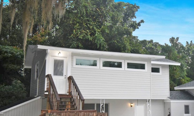 Mount Dora House | Treetop Cottage Walking Distance to Downtown