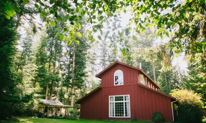 Olga Apartment | Treetop Pastoral Views, Beach Access, Beautiful Light in Converted Barn Apt.