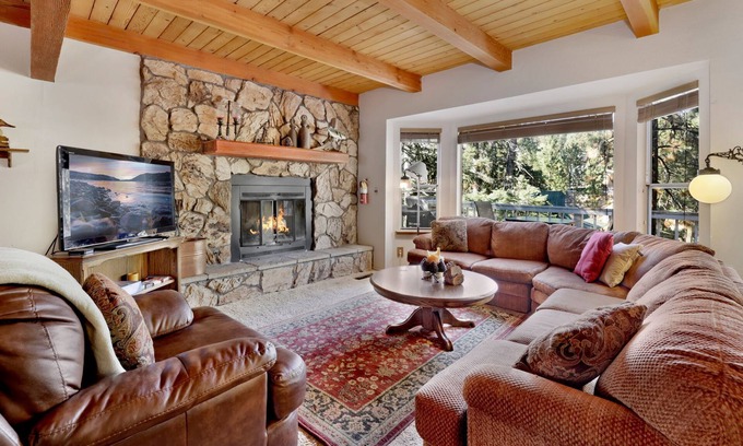 Upper Moonridge Cabin | Treetop Views Retreat at Big Bear w/Pool Table