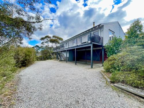 Katoomba House | Treetops Retreat Katoomba