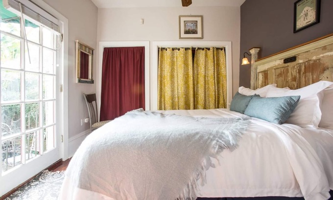 Seventh Ward House | Treme Shotgun House 3 Blocks to French Quarter Sleeps up to 2