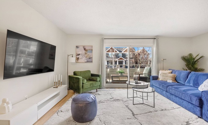 Inglewood Apartment | Trendy 2BR Inglewood Stay 5 Mins to DT & Stampede