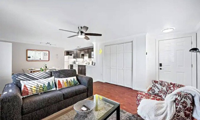 Englewood Apartment | Trendy&Chic Apt! Casper Mttress!