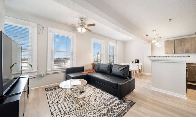 Brazos Apartment | Trendy Downtown Waco Apartment With Great View