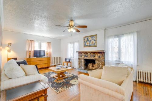 Cleveland Heights Apartment | Trendy South Euclid Apt - 5 Mi to Cleveland Clinic