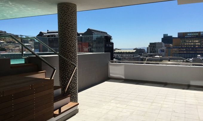 Cape Town City Centre Apartment | Trendy Studio; heart of the city; 5 min walk to restaurants, bars, art galleries