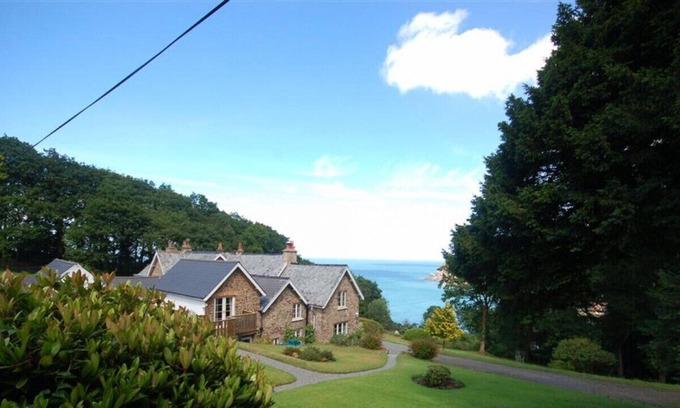 Hele Apartment | Trentishoe - Two Bedroom Apartment, Sleeps 4