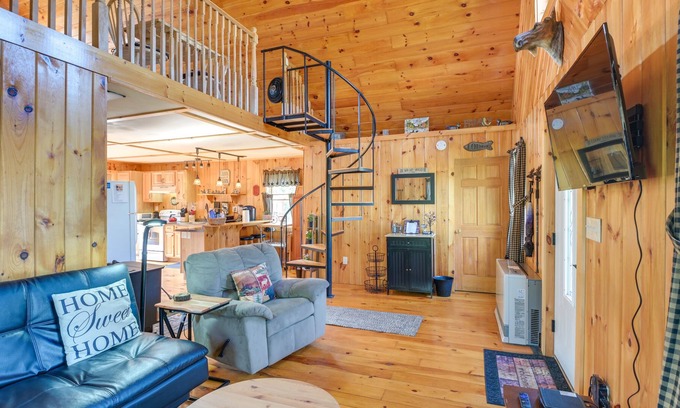 Trenton Cabin | Trenton Chalet - 7 Miles to Acadia National Park!