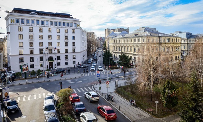 Bucharest City-Centre Apartment | Tres Chic Studio - Victoria Avenue