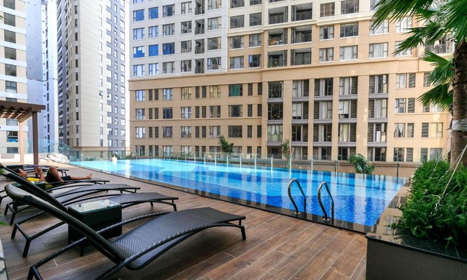 Bach Dang Riverside Apartment | TRESOR AND ROYAL, ONE BIG BEDROOM IN CENTER
