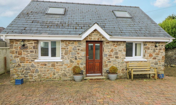 Goodwick Cottage | TREVONE, pet friendly, country holiday cottage in Goodwick