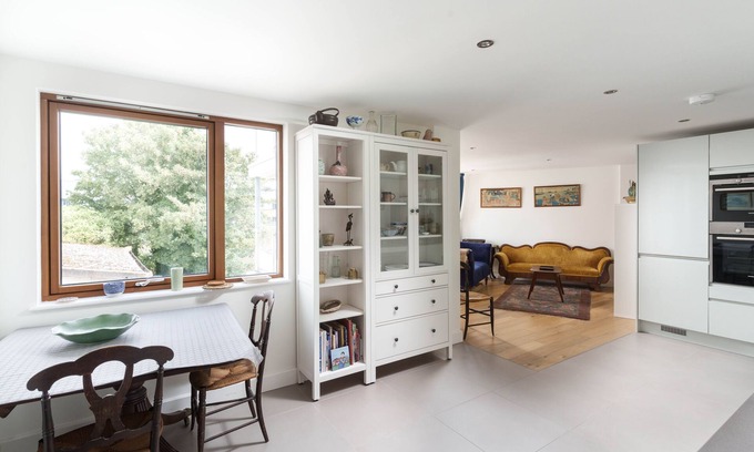 Chysauster Apartment | Trevow - modern apartment with parking In Penzance, close to sea