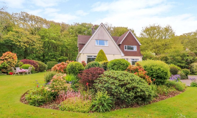 Camborne House | TREVOW, pet friendly, character holiday cottage in Camborne