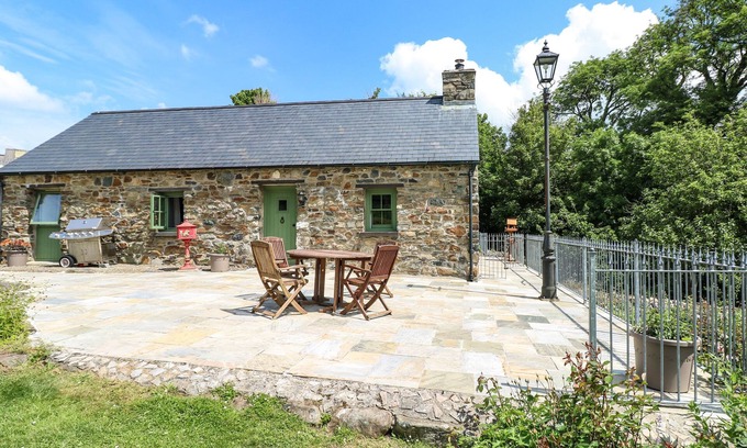 Dinas Cross Cottage | Trewrach Cottage