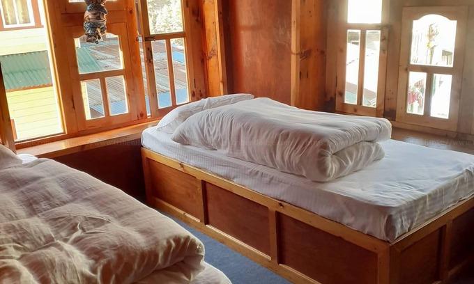 Phakding House | Tribeni Lodge Restaurant And Bar