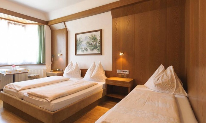 Innsbruck Hotel | Triple room with shower, WC - Hotel Tautermann