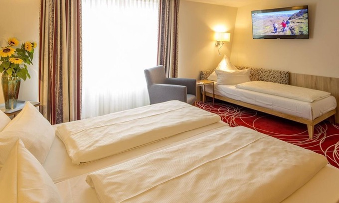 Speyer House | Triple room with WC - Hotel Löwengarten