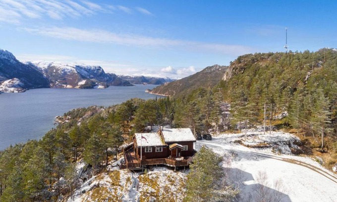 Snillfjord House | Trollhaugen