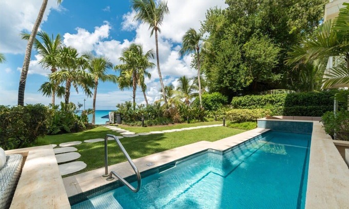 Old Trees Bay Apartment | Tropical 3 bedroom luxury apartment with plunge pool