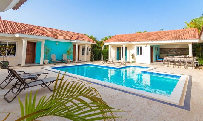 La Mulata Villa | Tropical 6 bedroom villa with private pool and bbq area
