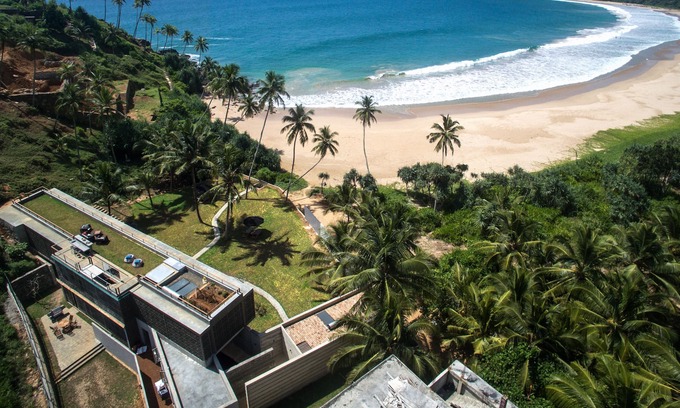 Devinuwara Villa | Tropical Beach House With Direct Beach Access