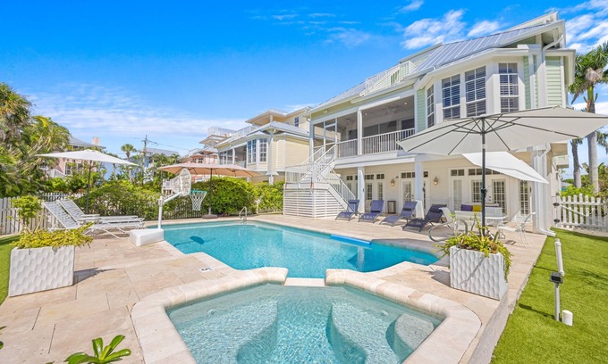 Captiva House | Tropical Paradise on Captiva – Stunning 7-Bedroom Home Just Steps from the Beach