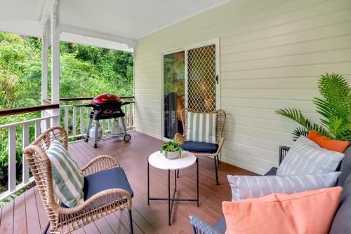Aeroglen Apartment | 'Tropical Refuge' Classic Queenslander Paradise