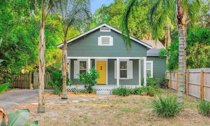 South Riverside House | Tropical San Marco Hideaway! Charming & Cozy colonial home with modern amenities