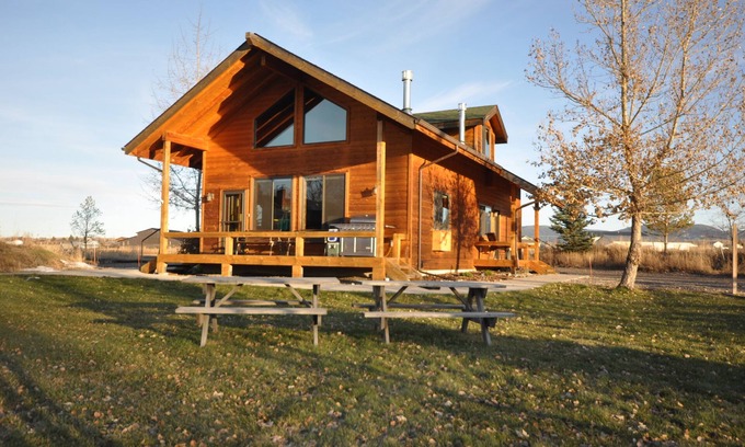 Bozeman House | TroutChasers Cabin - Fly Fish Private River Access & Explore Big Sky Country