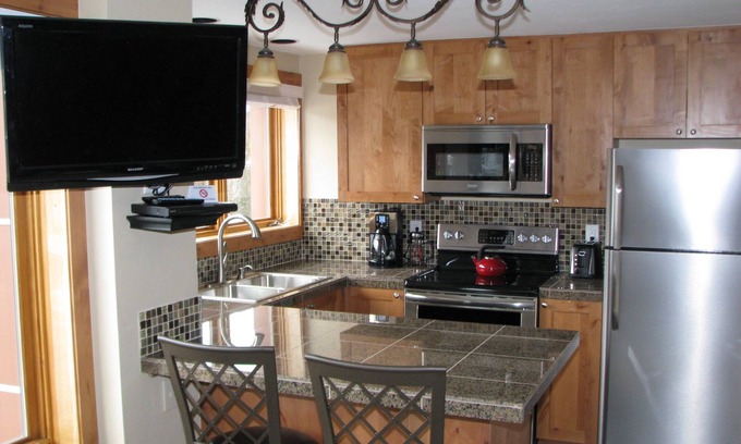 Peak 9 Condo | True Ski In/Out - King Size Bed Studio!