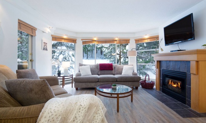 Upper Village Condo | True Ski-in/Ski-out: 2BR/BA with Pool & Hot Tub