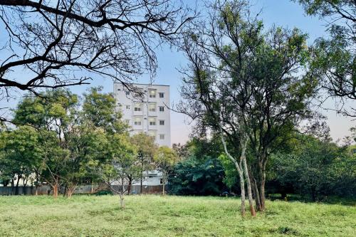 Whitefield Apartment | Truelife Whitefield - Premium 1 BHK Apartments - Prime location - Easy access to Main Rd - Metro - ITPL - Fast WiFi - Kitchen - Smart TV - Power backup - Park - Garden views