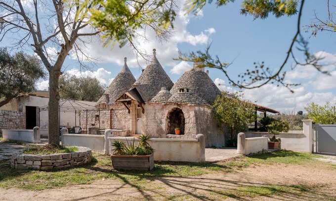 Conversano House | Trullo 'Happy Family' with Mountain View, Wi-Fi and Air Conditioning