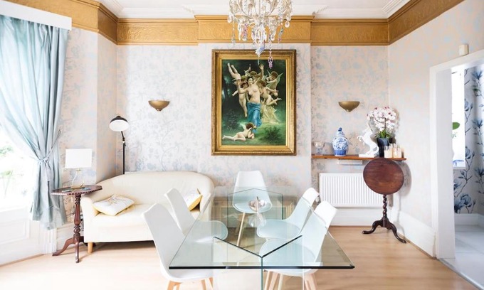 Trafford House | Truly stunning large house in a central location